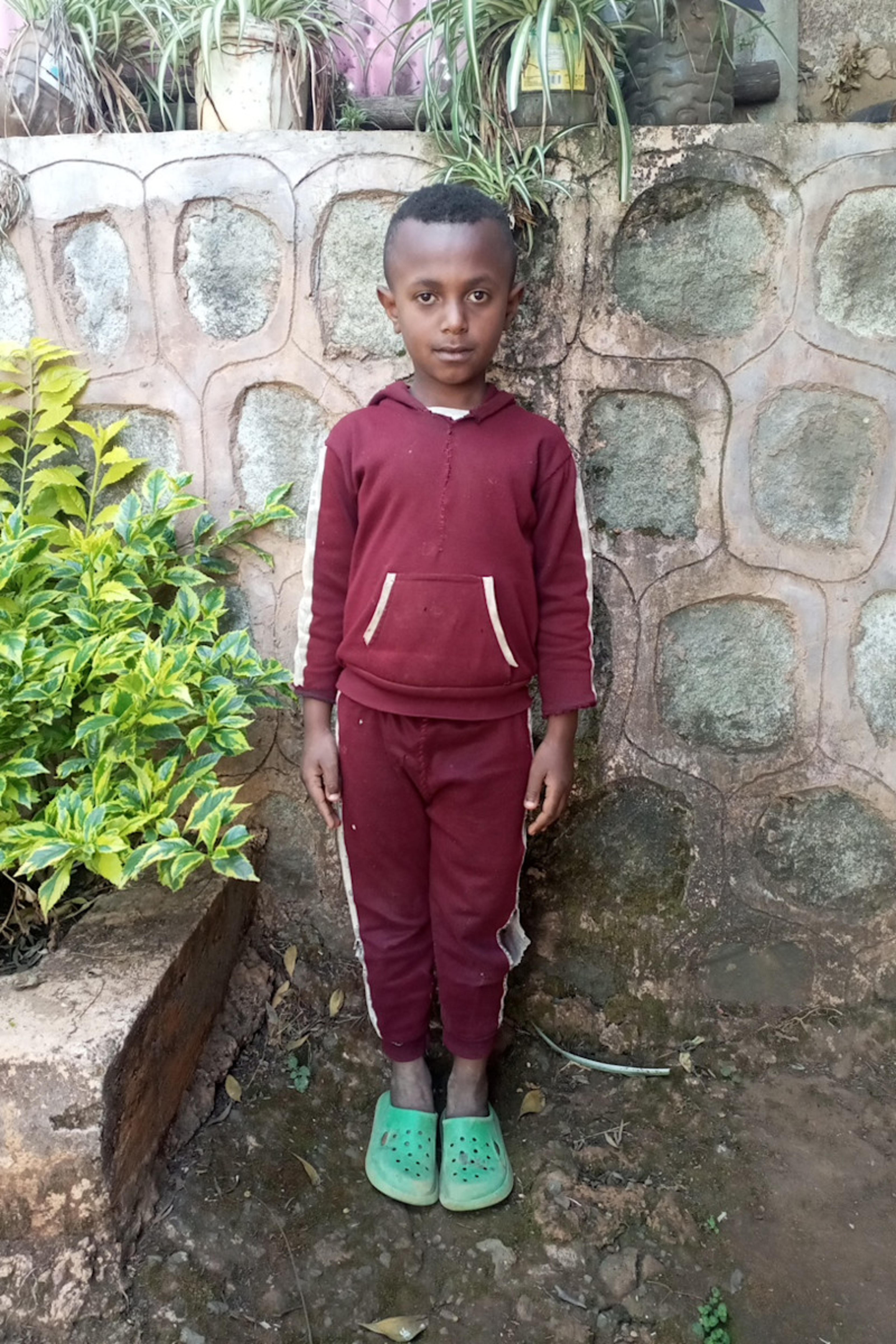 An unsponsored boy named Edosa from Ethiopia who lives in an AIDS-affected area, is vulnerable to exploitation and has waited 227 days for a sponsor.