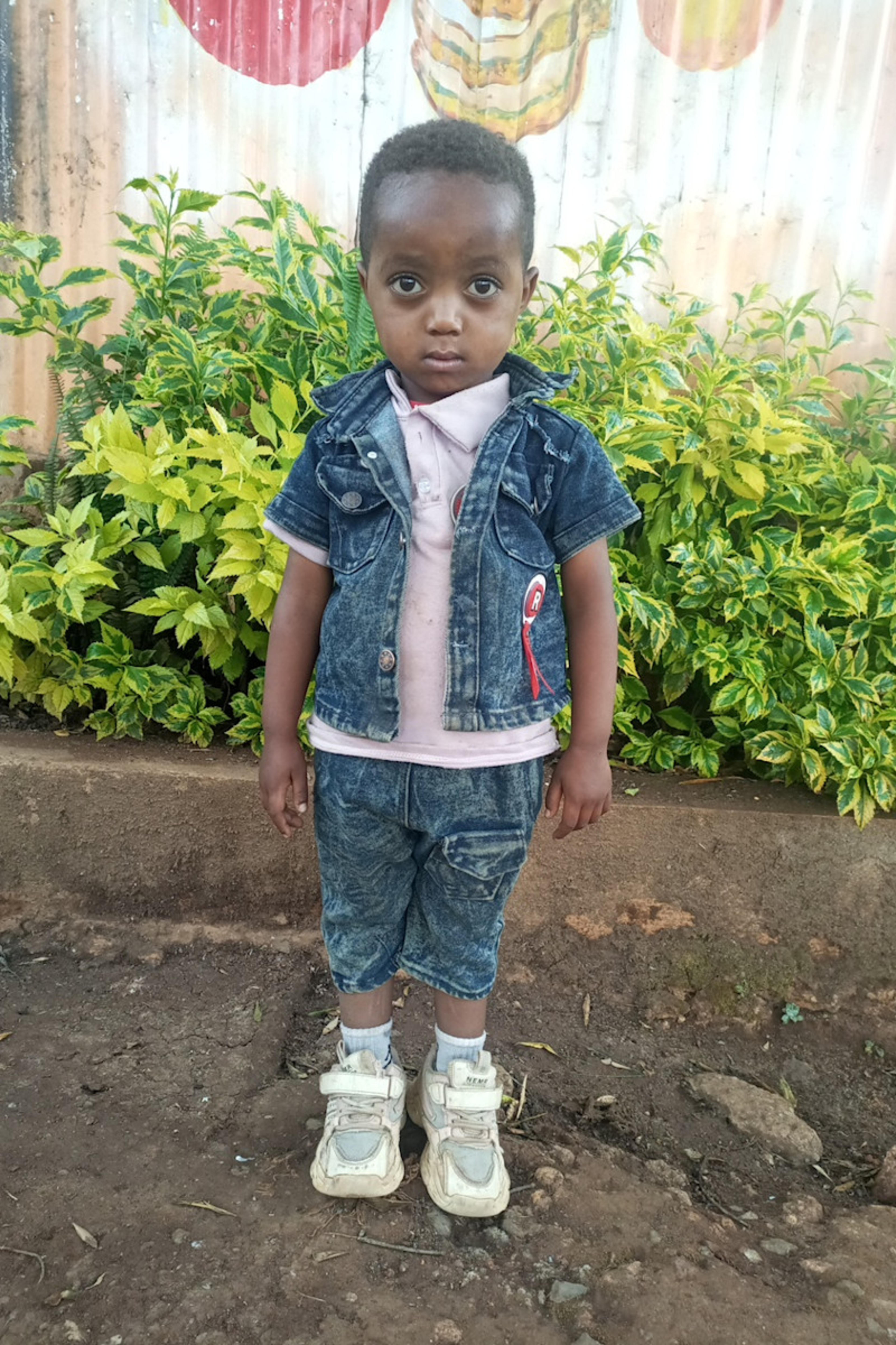 An unsponsored boy named Sabona from Ethiopia who lives in an AIDS-affected area, is vulnerable to exploitation and has waited 235 days for a sponsor.