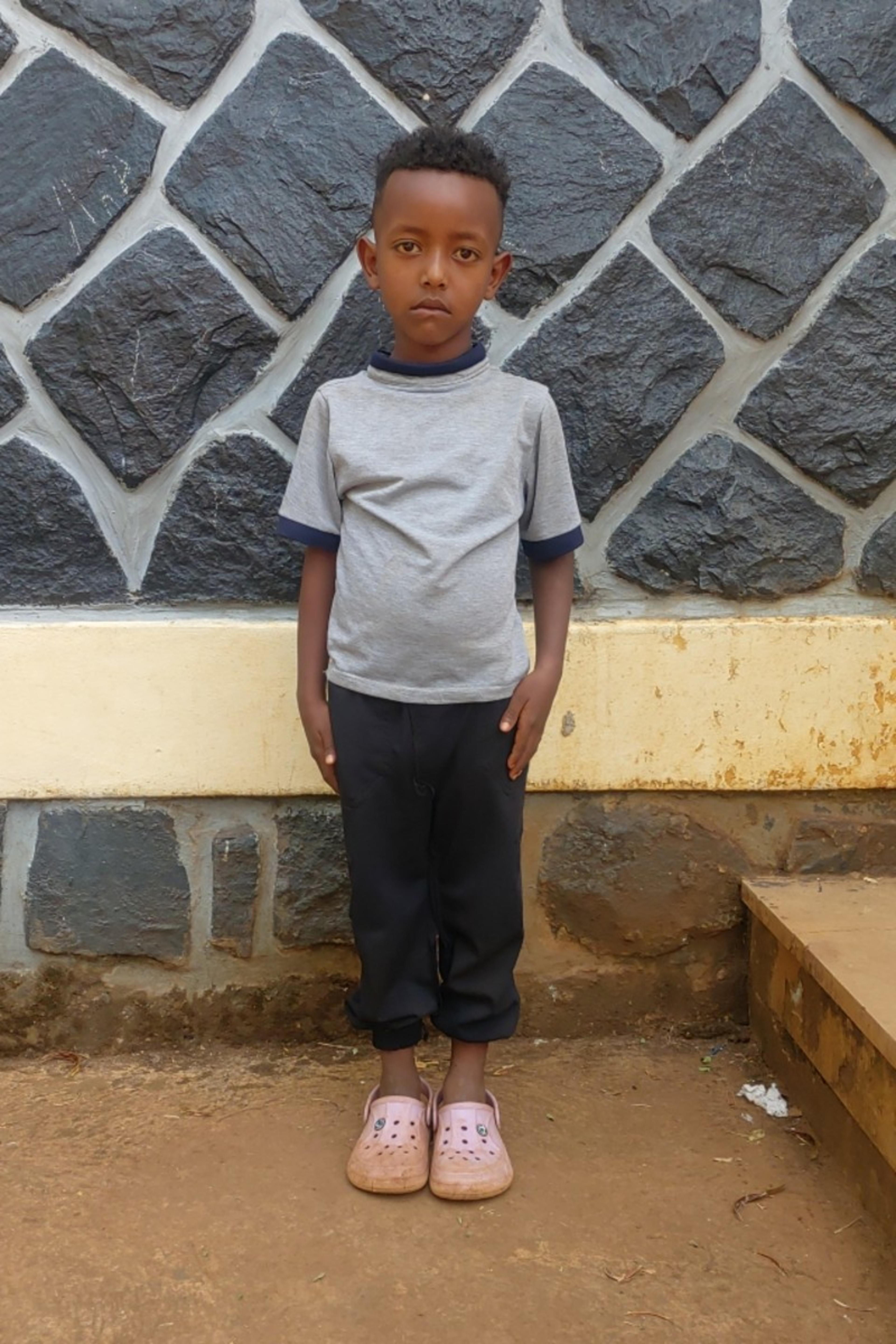 An unsponsored boy named Onesmos from Ethiopia who lives in an AIDS-affected area, is vulnerable to exploitation and has waited 226 days for a sponsor.