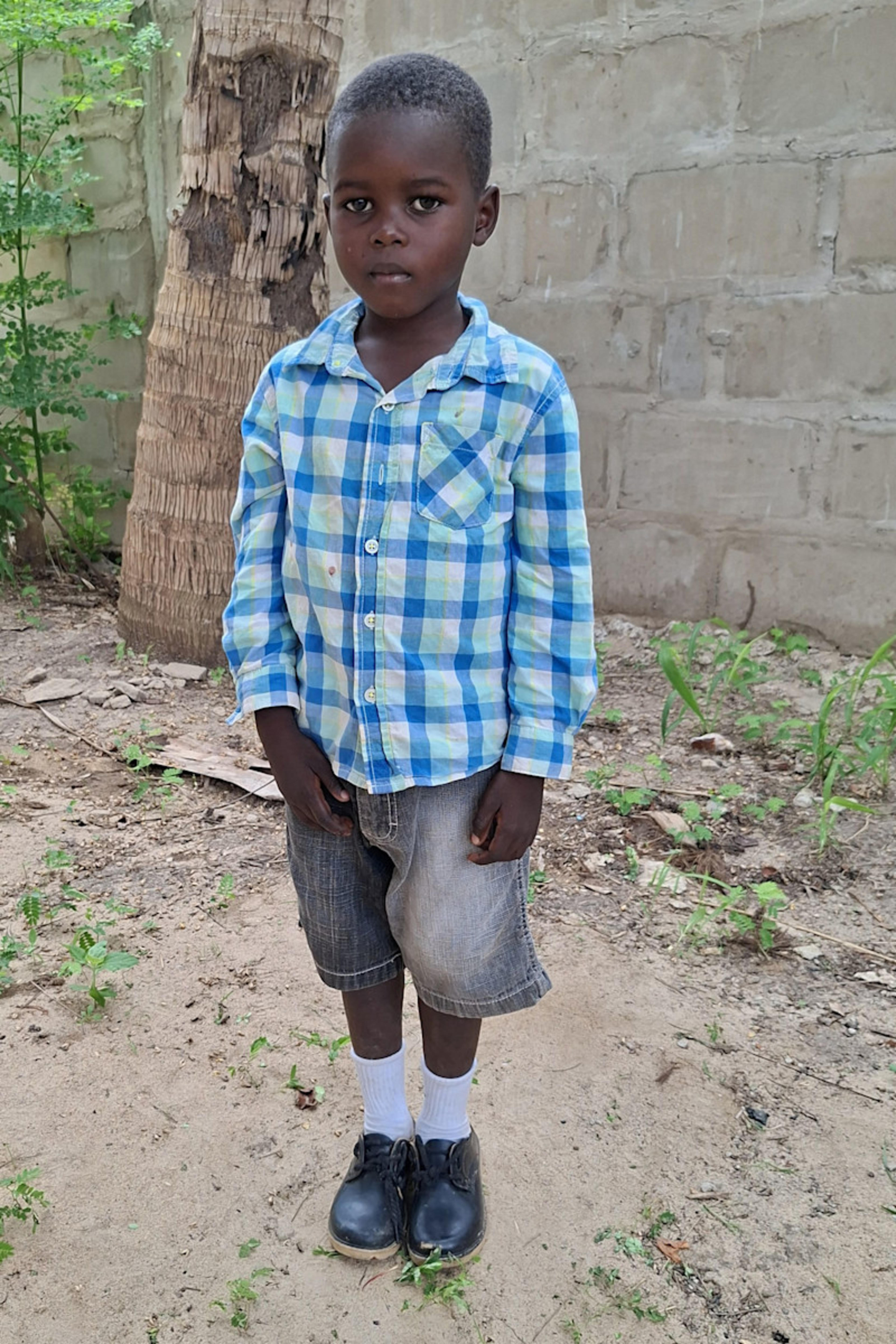 An unsponsored boy named Muzamilu from Tanzania who lives in an AIDS-affected area, is vulnerable to exploitation and has waited 204 days for a sponsor.