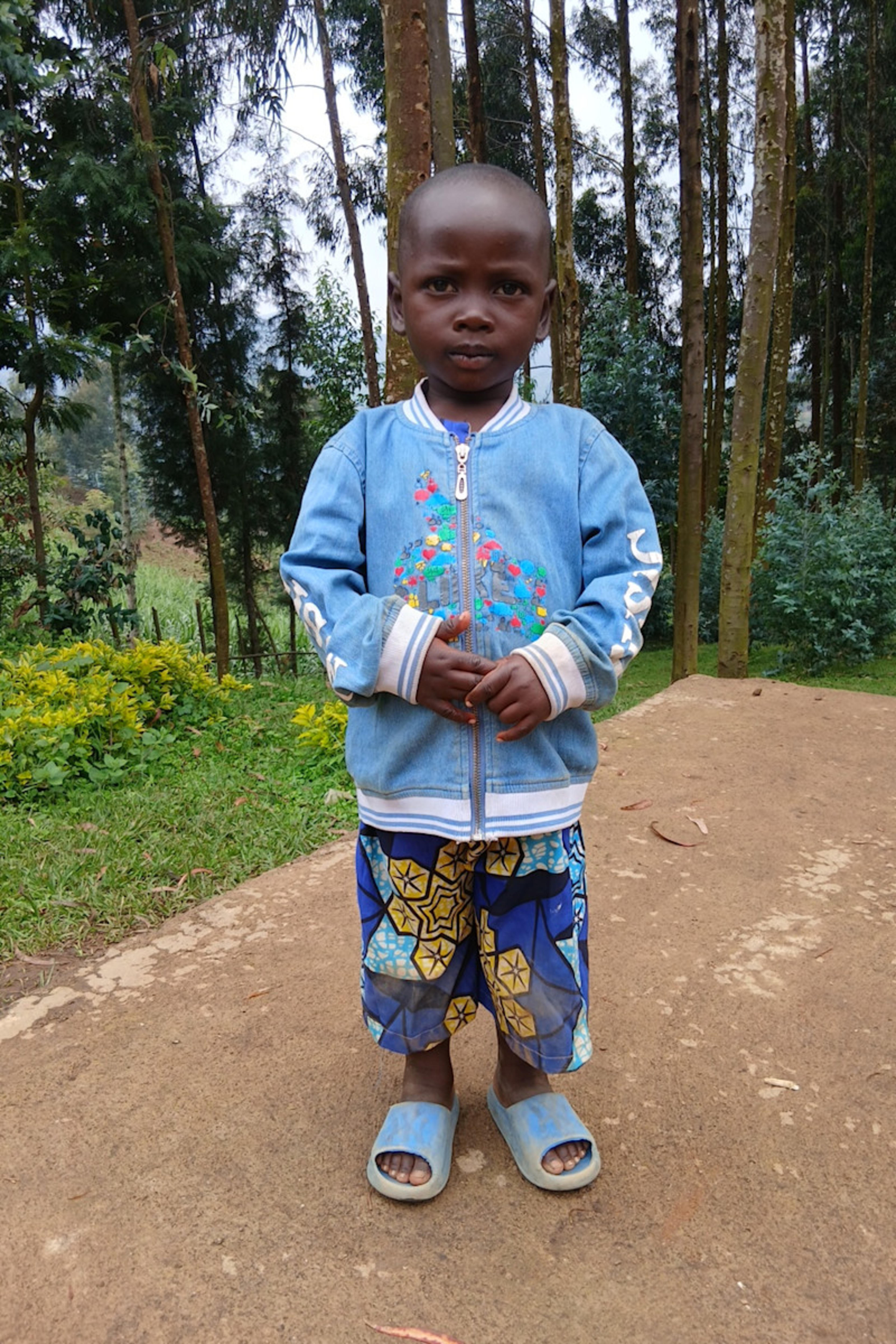 An unsponsored boy named Salomon from Rwanda who lives in an AIDS-affected area, is vulnerable to exploitation and has waited 189 days for a sponsor.