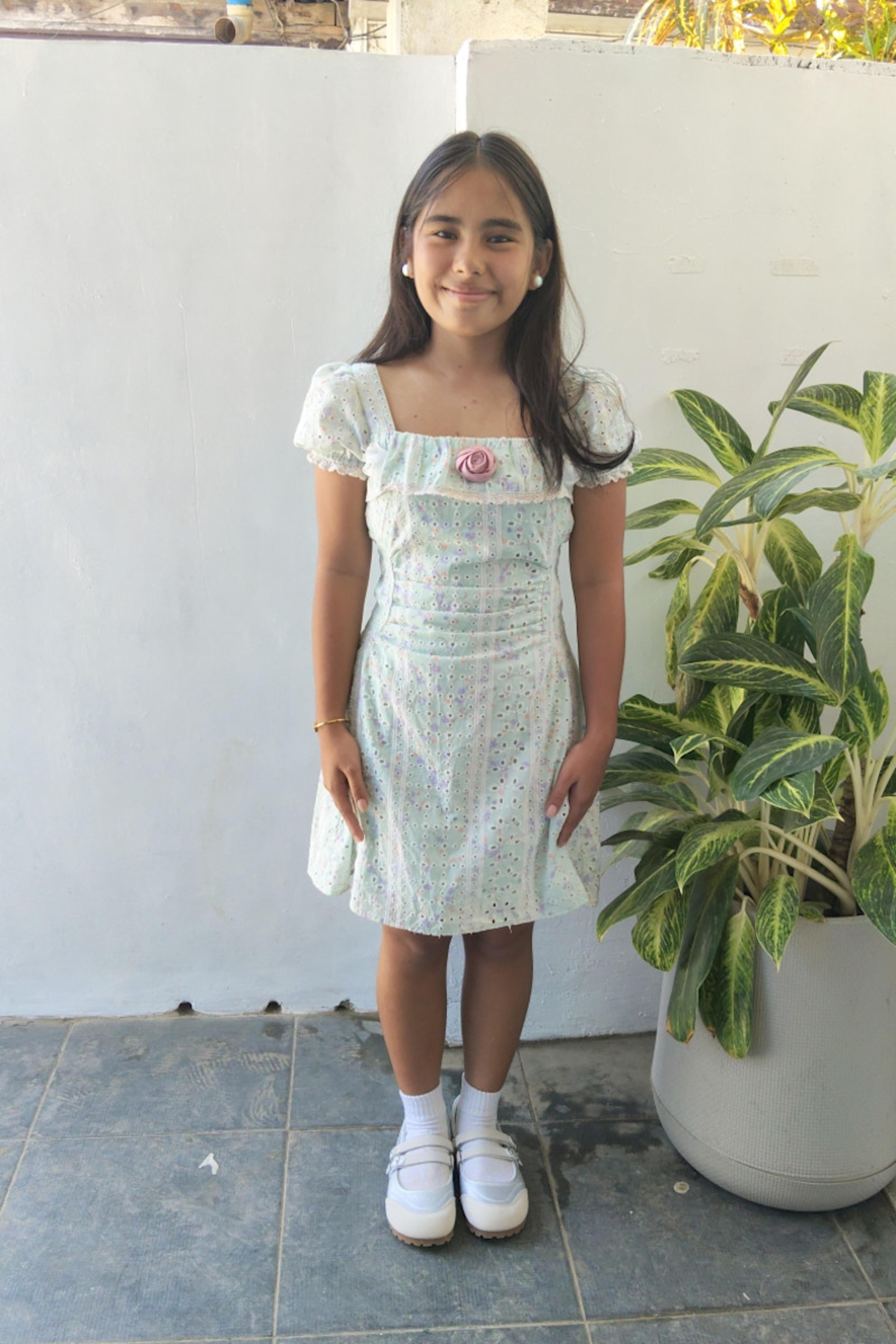 An unsponsored girl named Mae from Philippines who has waited 7 days for a sponsor.