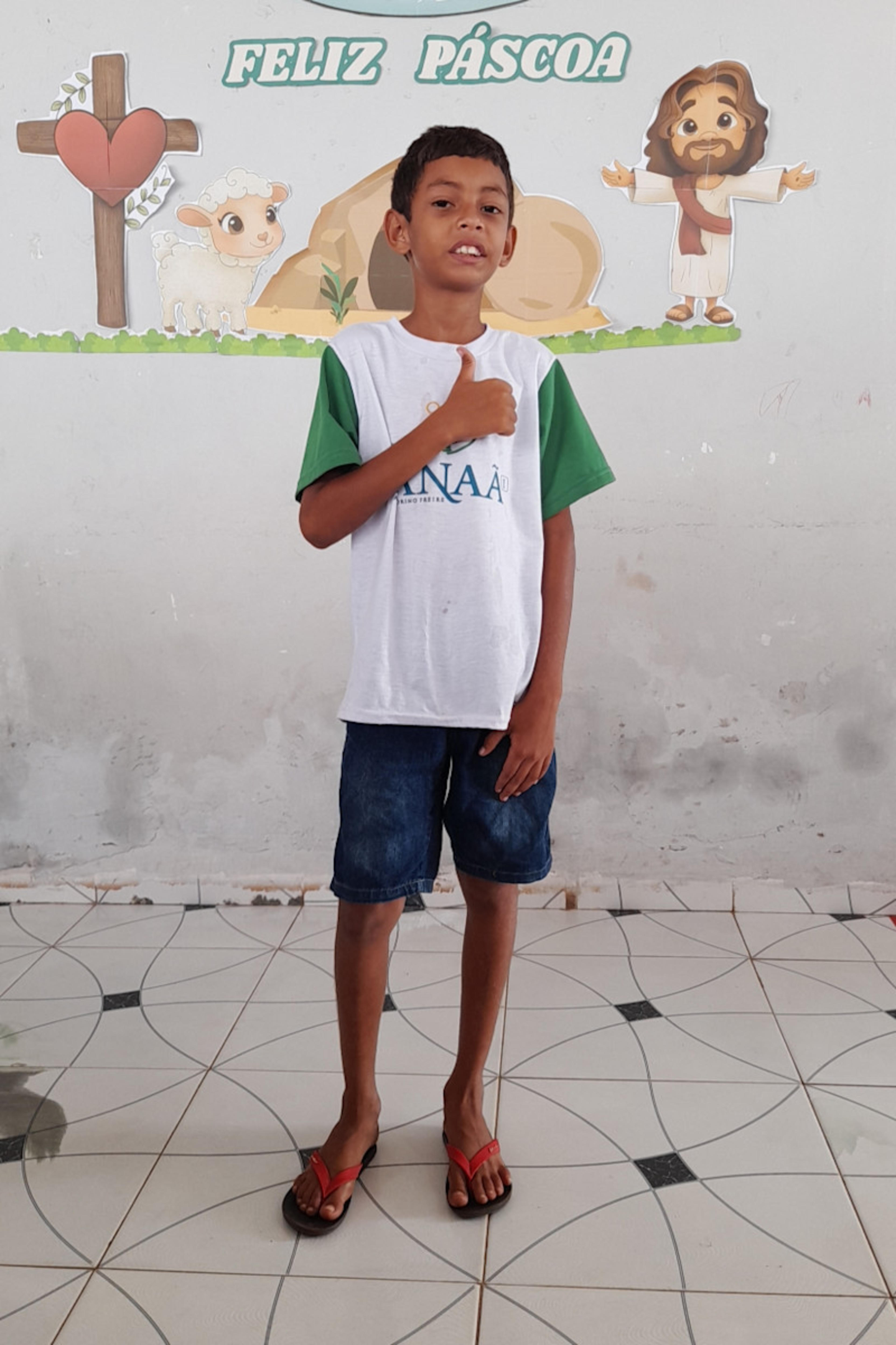 An unsponsored boy named Álvaro from Brazil who has waited 423 days for a sponsor.