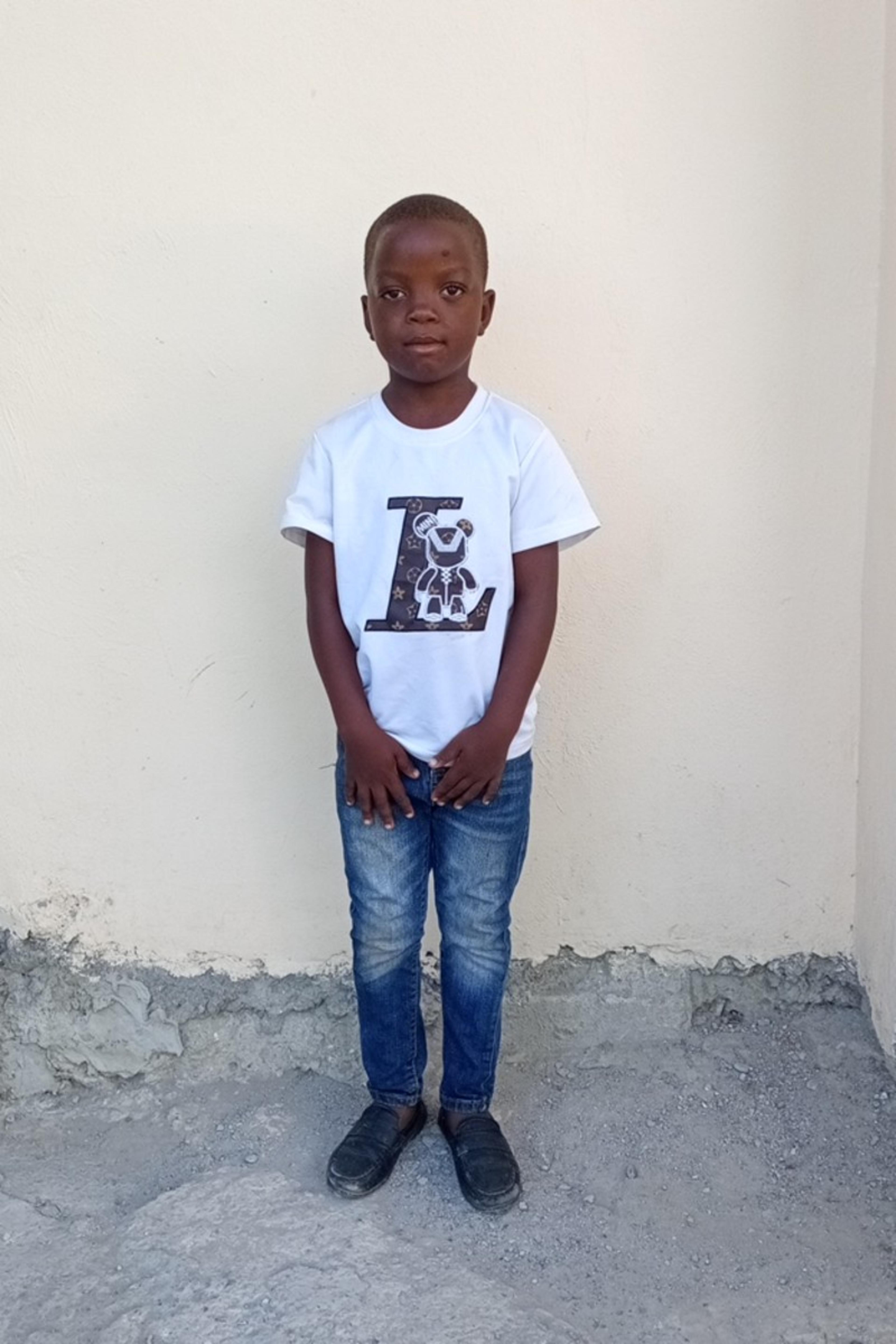 An unsponsored boy named Alexandro from Dominican Republic who has waited 305 days for a sponsor.