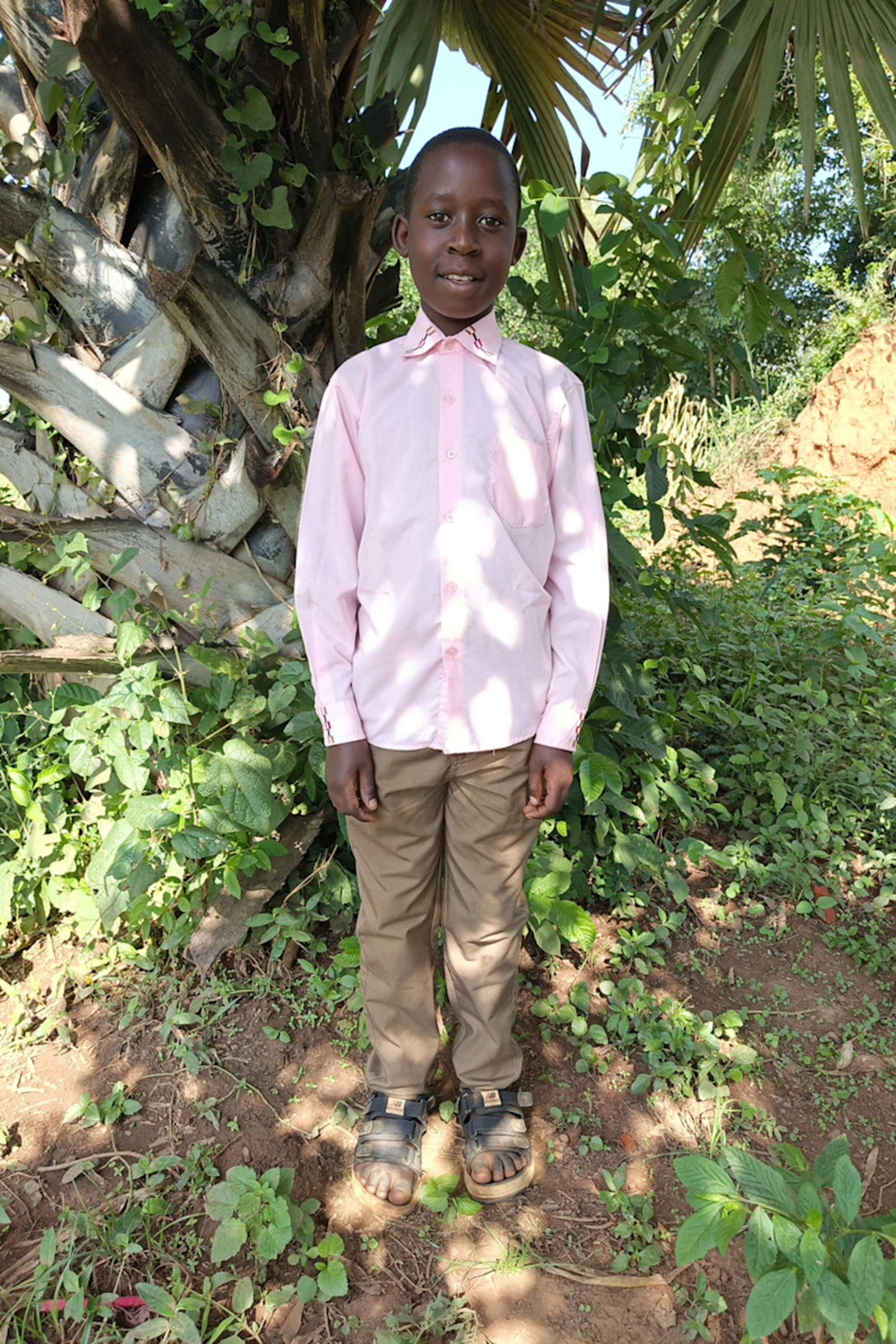 An unsponsored boy named Emmanuel from Uganda who lives in an AIDS-affected area, is vulnerable to exploitation and has waited 377 days for a sponsor.