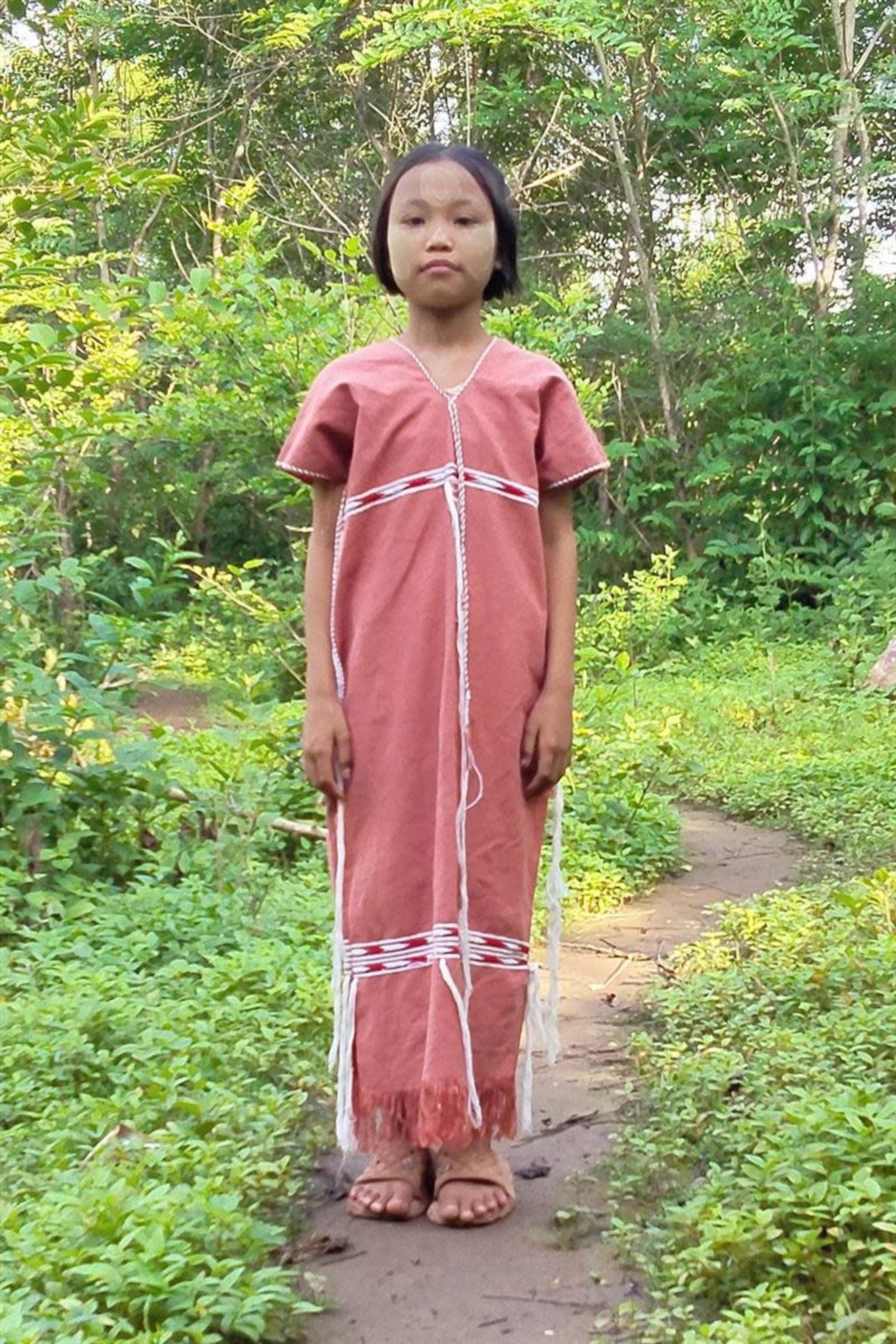An unsponsored girl named Naw K' Hat Paw from Thailand who has waited 522 days for a sponsor.