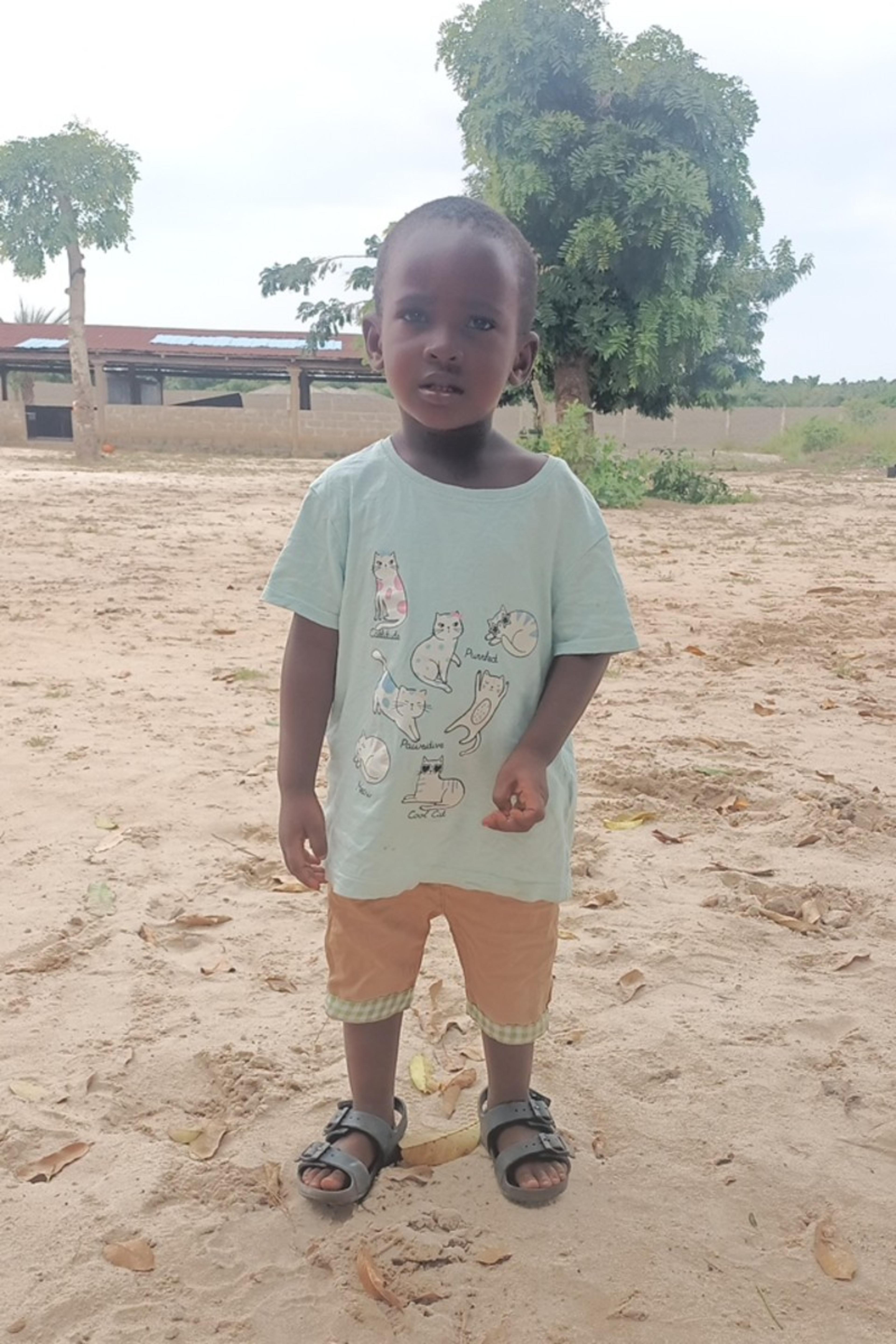 An unsponsored boy named Emmanuel from Togo who lives in an AIDS-affected area, is vulnerable to exploitation and has waited 633 days for a sponsor.