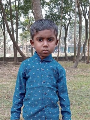An unsponsored boy named Sagor from Bangladesh who is vulnerable to exploitation and has waited 477 days for a sponsor