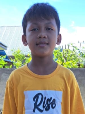 An unsponsored boy named Jofraiser from Indonesia who has waited 533 days for a sponsor