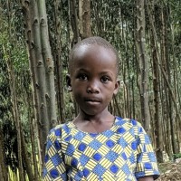 Adozione a distanza: sostieni Julienne (Ruanda)